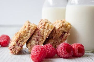 apple raspberry breakfast oat slice