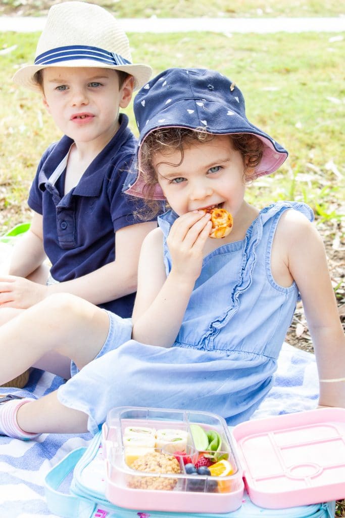 picture of two kindergarten kids eating from lunchboxes